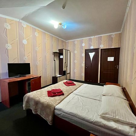 Domino Hotel Berehove  Eksteriør billede