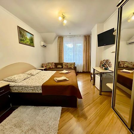 Domino Hotel Berehove  Eksteriør billede