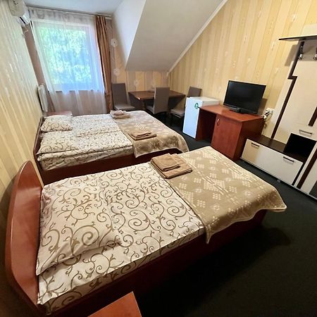 Domino Hotel Berehove  Eksteriør billede